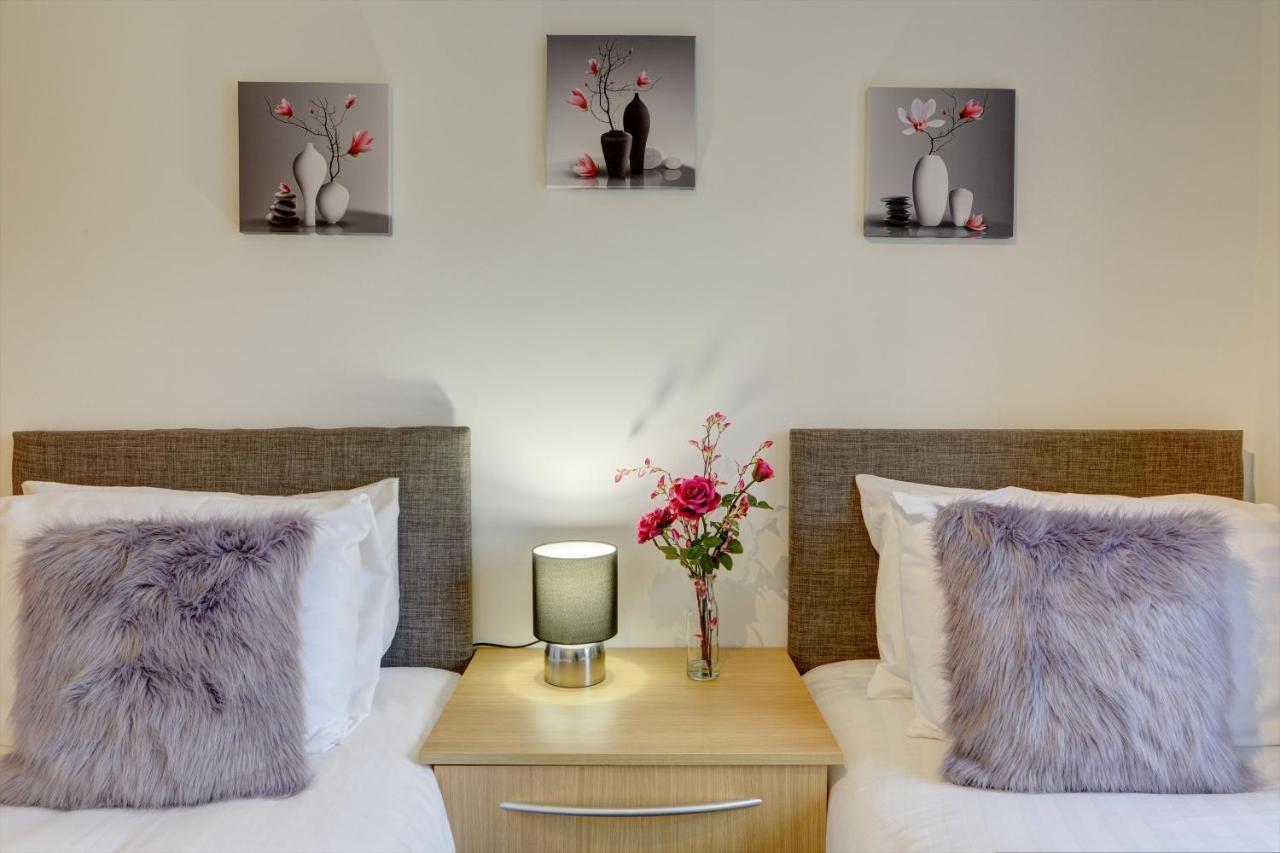 2-Br Apartment, En-Suite, Allocated Parking, Next To Playground Coventry Dış mekan fotoğraf