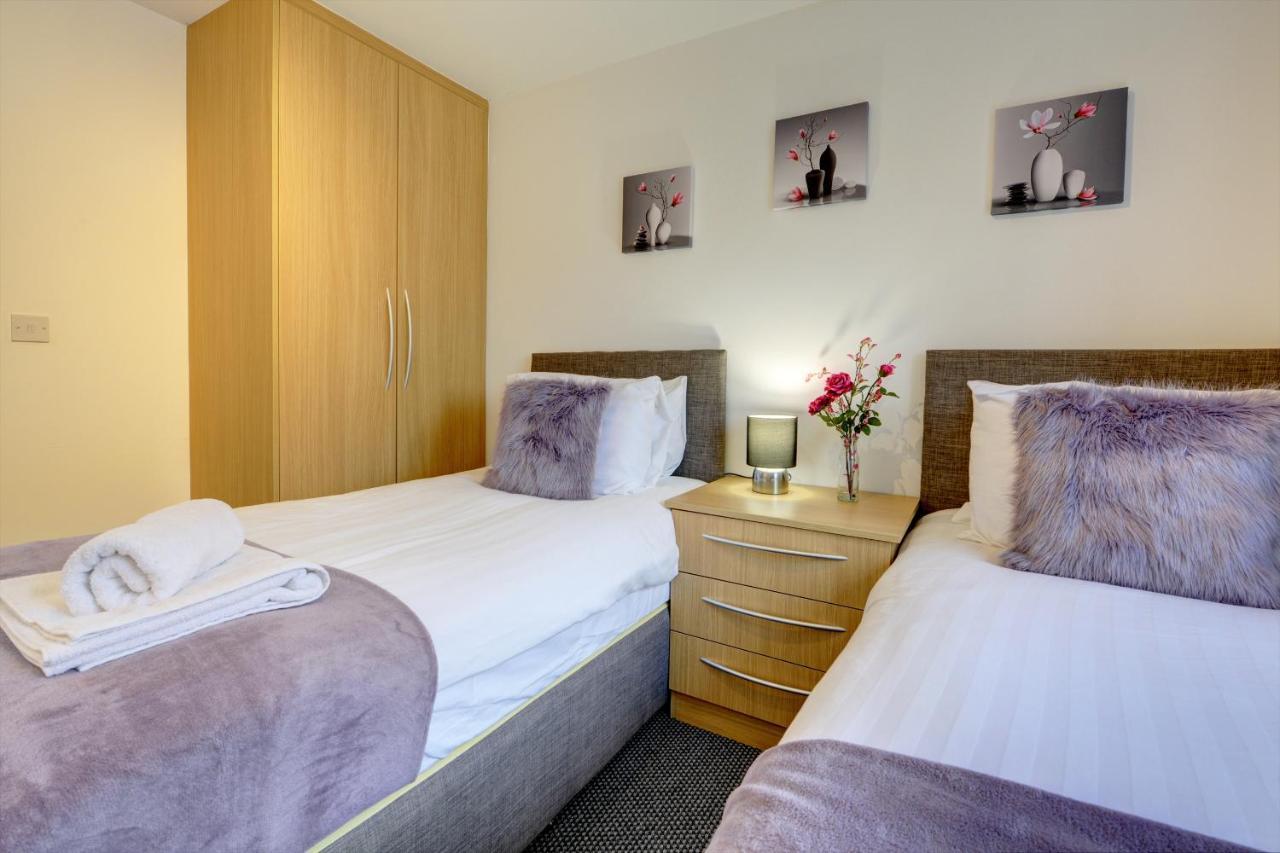 2-Br Apartment, En-Suite, Allocated Parking, Next To Playground Coventry Dış mekan fotoğraf
