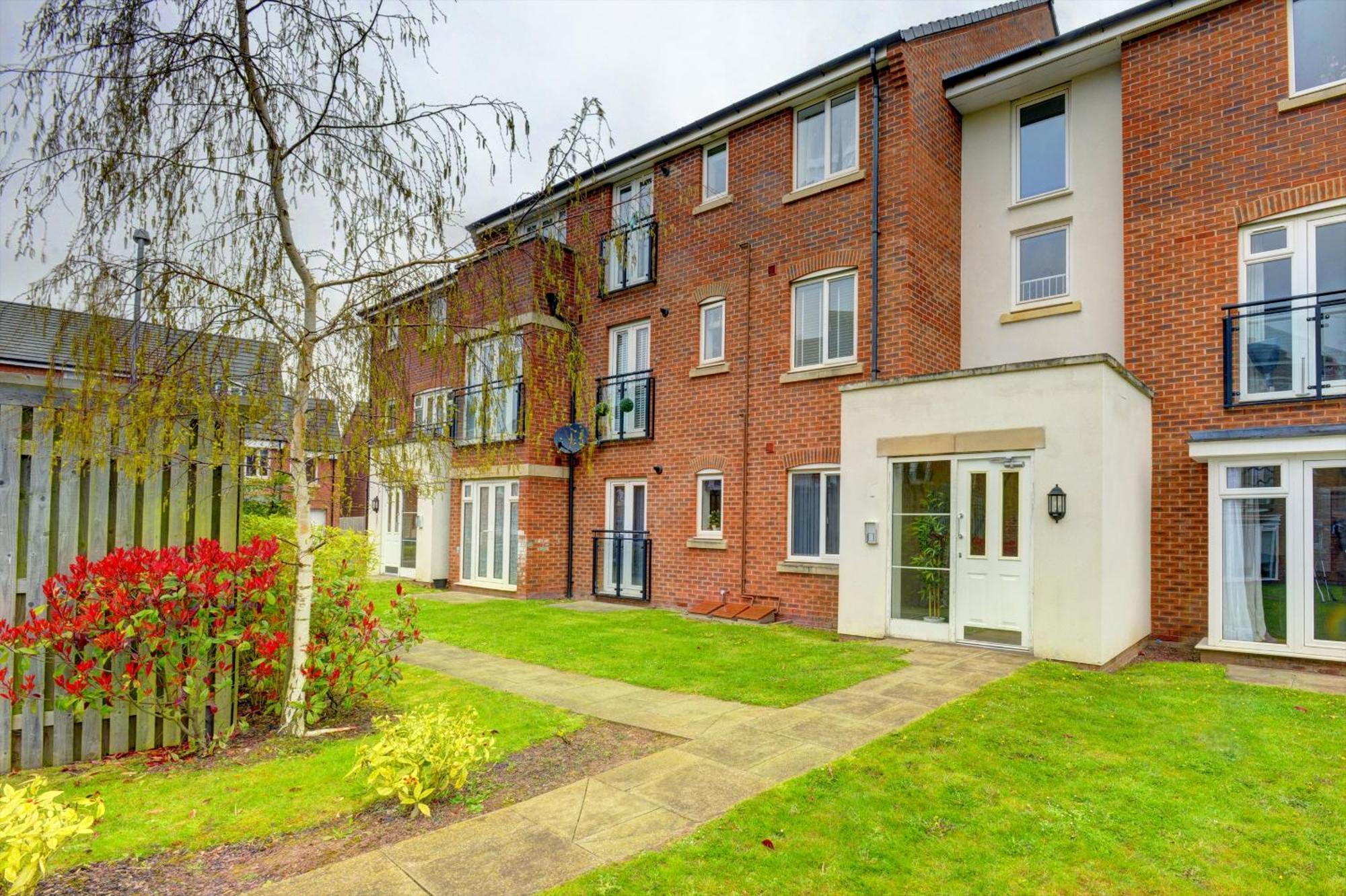 2-Br Apartment, En-Suite, Allocated Parking, Next To Playground Coventry Dış mekan fotoğraf
